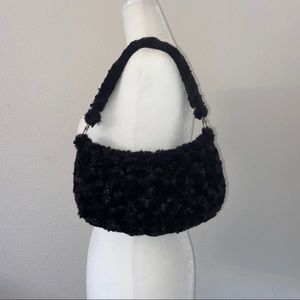 Black fuzzy shoulder bag🖤